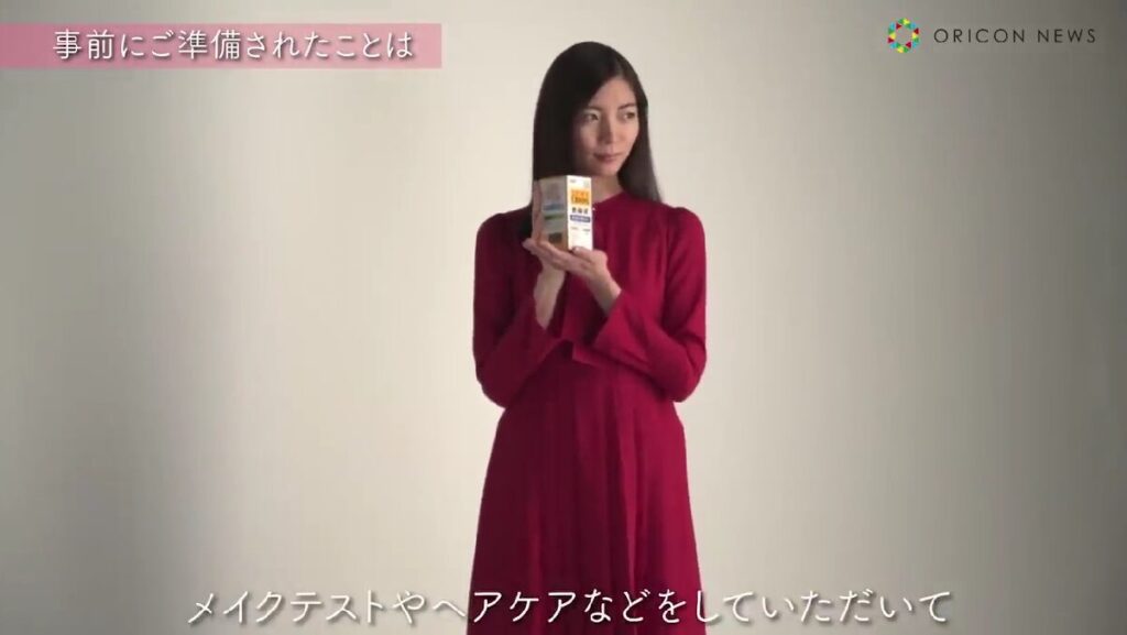 仲村トオルの長女のミオさんがｃｍに出演した様子